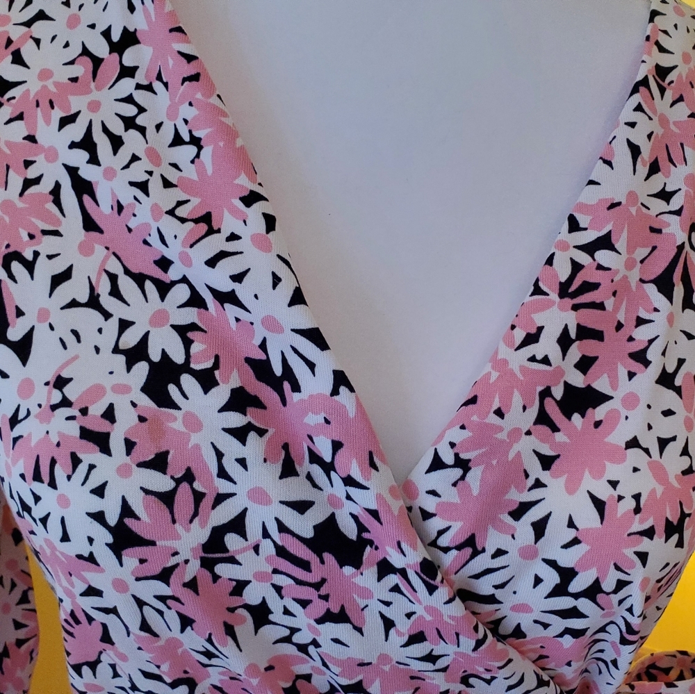 DIANE VON FURSTENBERG Wrap dress, size 10, excellent condition, dry cleaned.